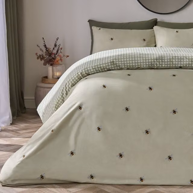 OHS Reversible Bee Gingham Bedding Set in Green and White, Double Size, Duvet Cover 200 x 200 cm and Pillowcases 50 x 75 cm – 2