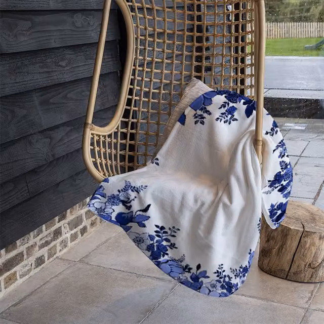 Benjamin Tate Design Winter Floral Frame Fleece Blanket in Blue, Sand or Beige, W/H: 120 x 150 cm – 1