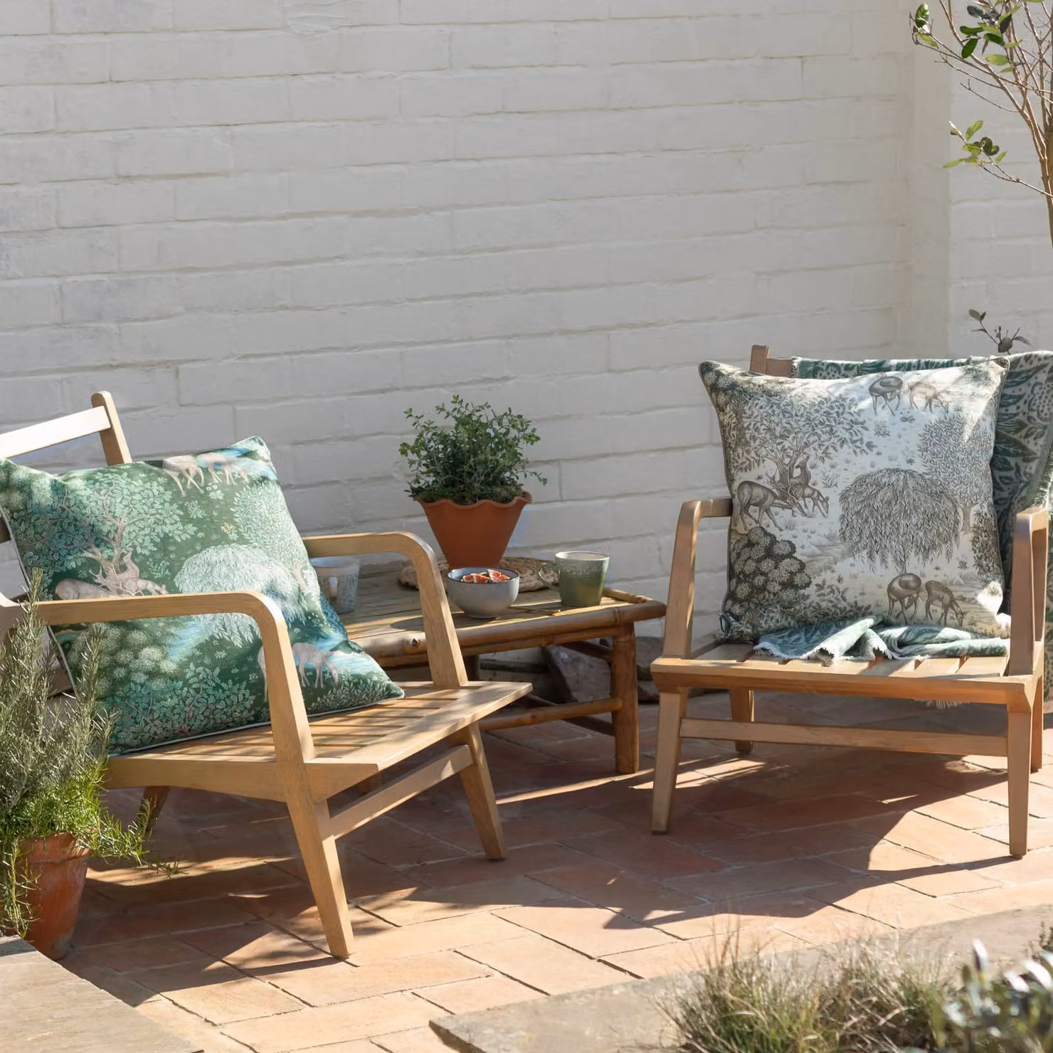 Morris & Co. The Brook Floral Printed Outdoor Linen Cushion in Beige, W/D/H: 55 x 55 x 55 cm – 4