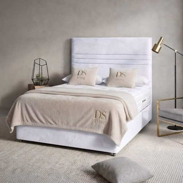 DS Living Harrington White Fabric Upholstered Divan Bed with Drawers, W/D/H: 140 x 200 cm