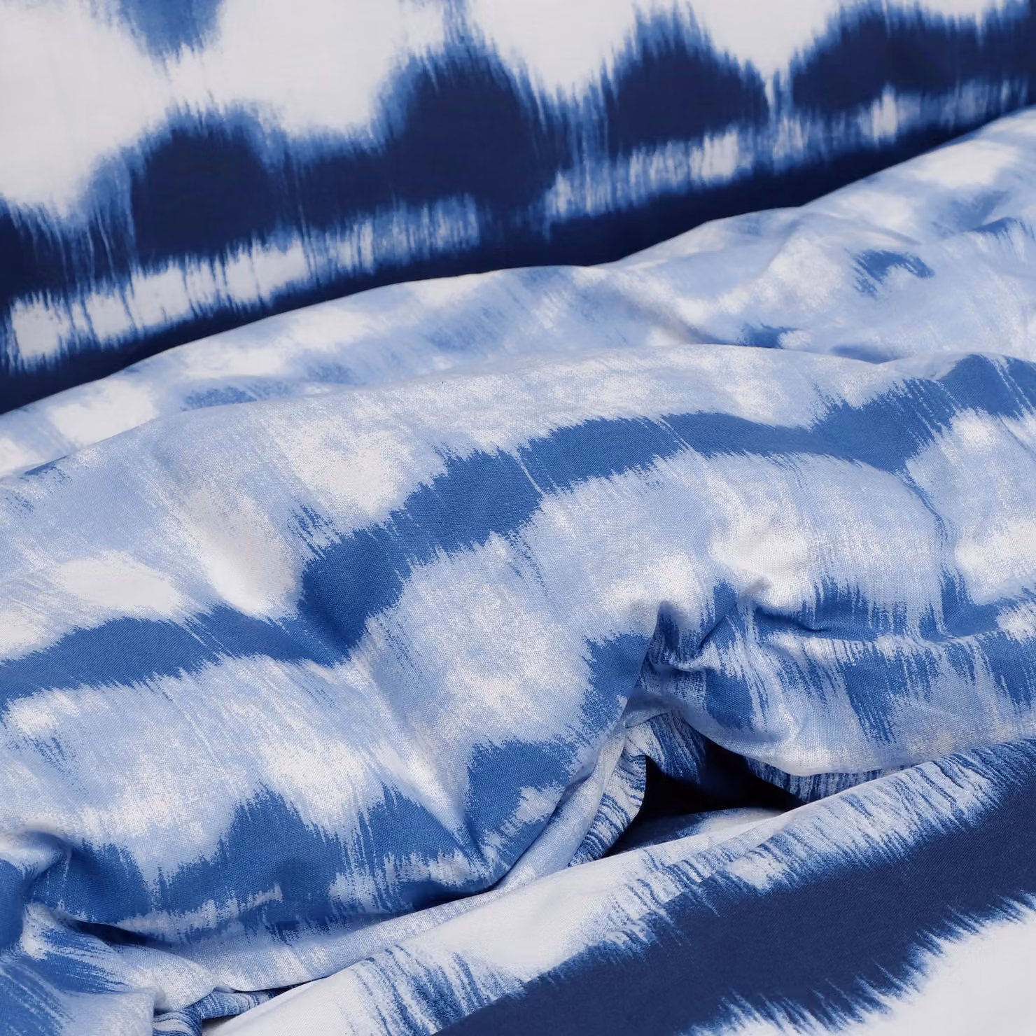 Smart Living Reversible Tie Dye Polycotton Duvet Cover and Pillowcase Set in Blue and White, W: 230 cm, D: 220 cm, H: 220 cm – 3