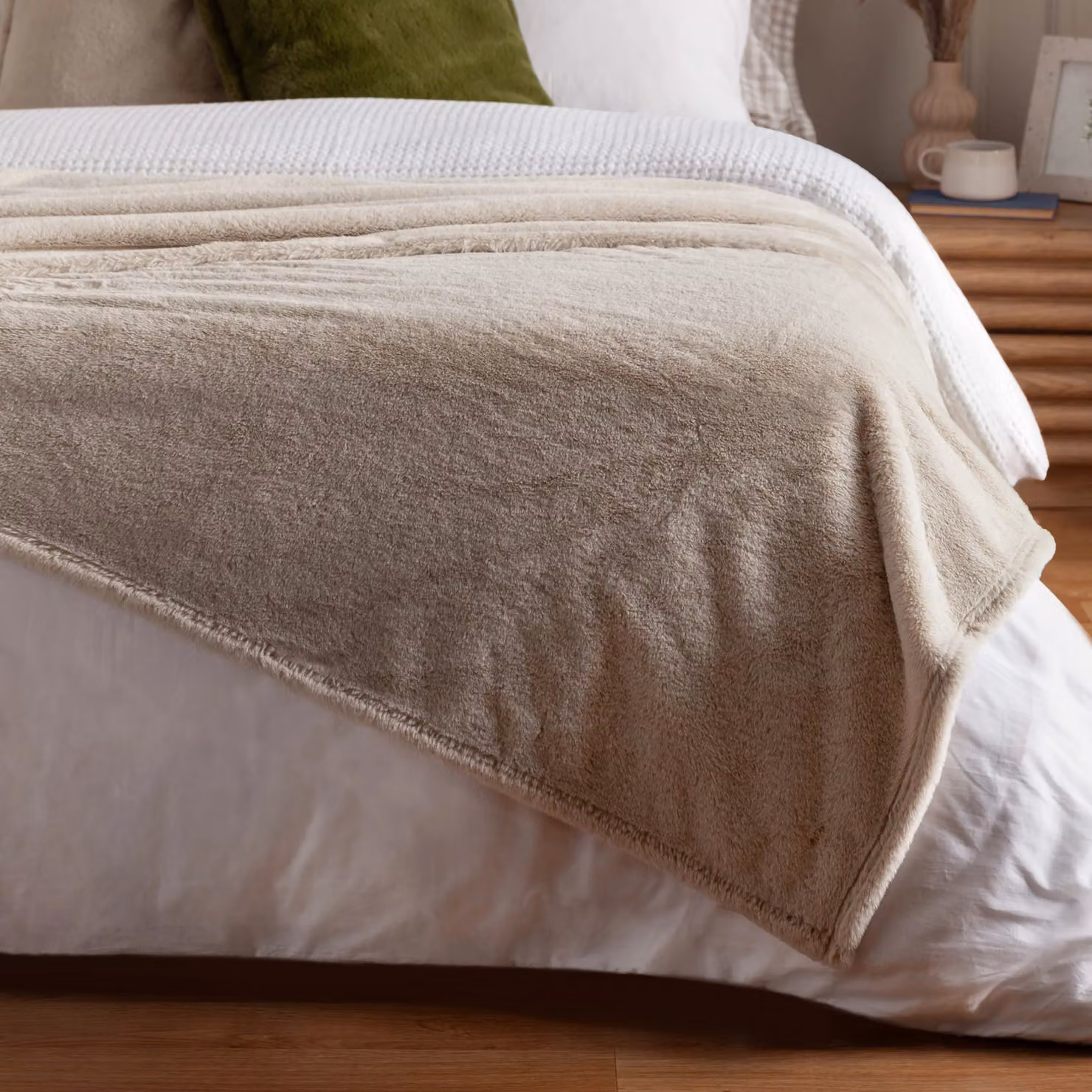 Riva Home Kallu Reversible Double-Sided Faux Fur Throw in Beige, W/D/H: 130 x 180 cm – 3