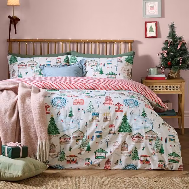 Riva Home Winter Wonderland Reversible Christmas Duvet Cover Set in Green and Multicolour, W/H: 200 x 200 cm – 1
