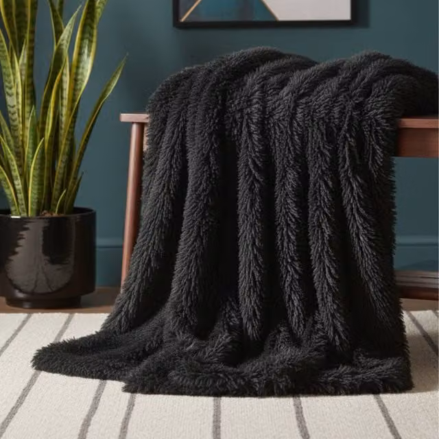 Snug City Extra Fluffy Plush Throw Blanket in Black, W/D/H: 150 x 200 cm – 1