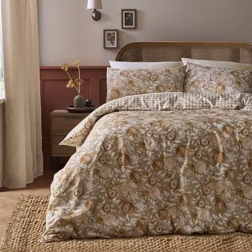 Dreams & Drapes Orchard Pears Reversible Polycotton Duvet Cover Set in Sand, Includes 1 Duvet Cover (W: 140 cm, L: 200 cm) and 1 Pillowcase (W: 50 cm, L: 75 cm) – 1