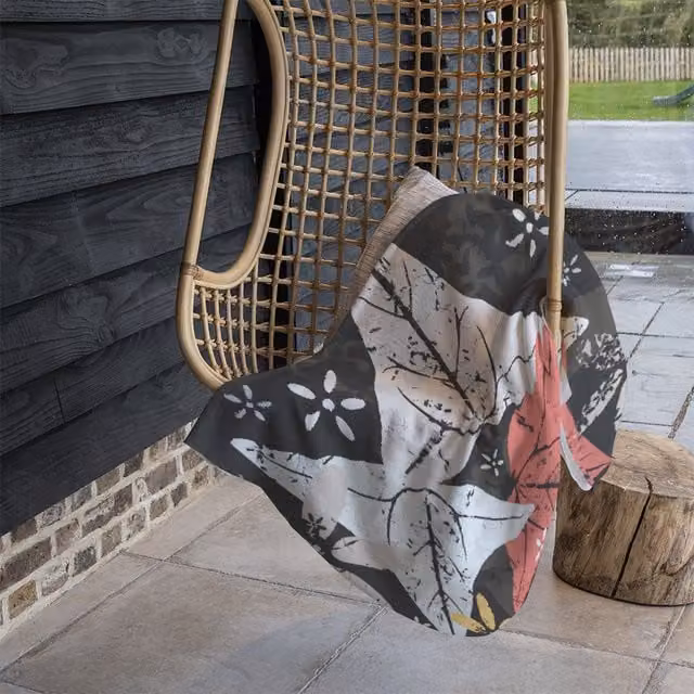Benjamin Tate Design Leaves and Flowers Autumn Pattern Fleece Blanket in Natural, W/D/H: 120 x 150 cm