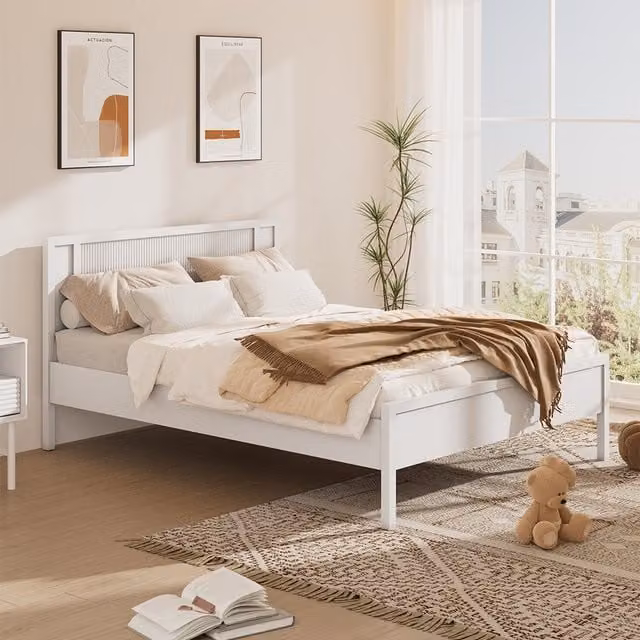 Livingandhome Modern Solid Wood Striped Bed Frame in White