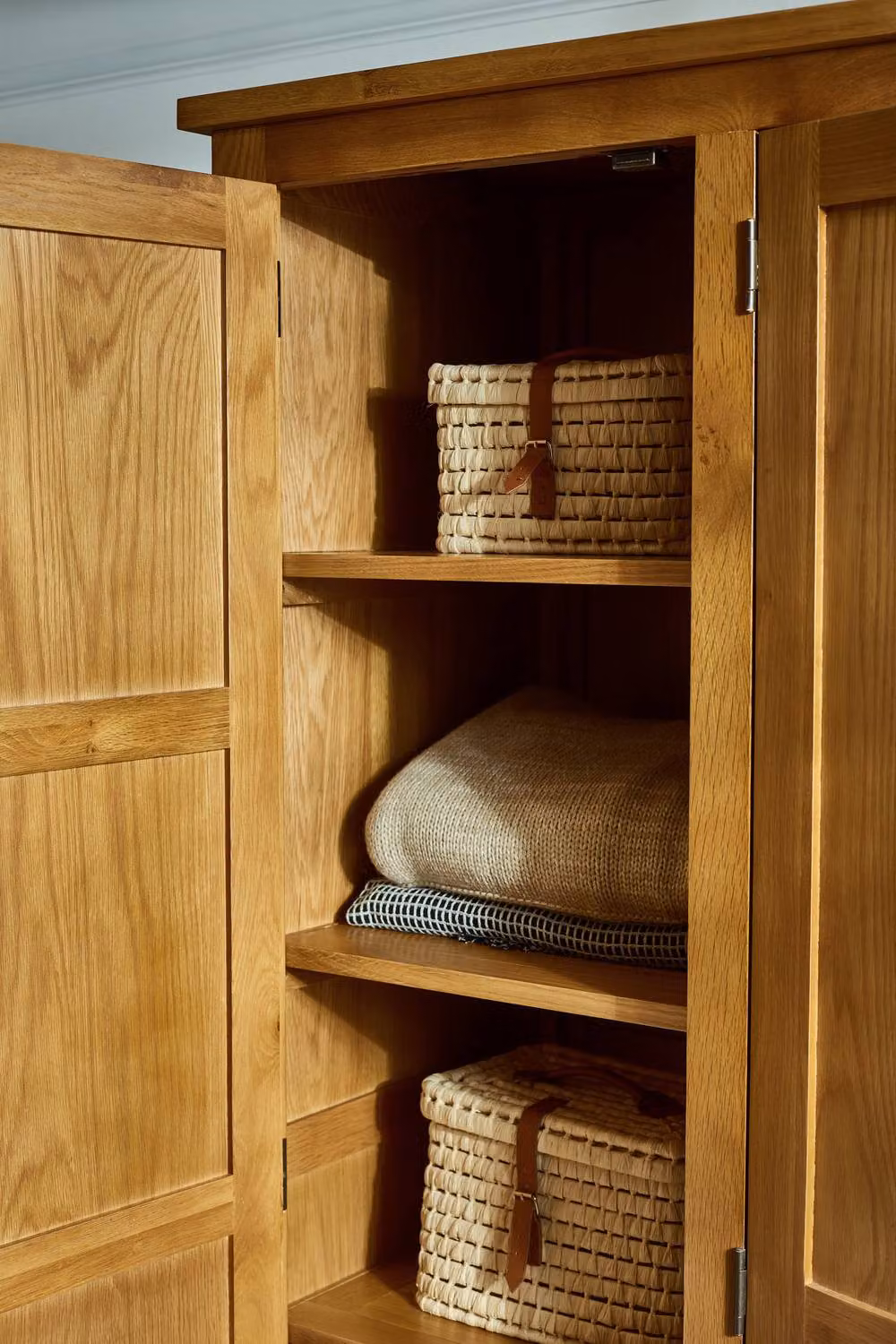 Julian Bowen Marlborough 3 Door Oak Wardrobe with Open Shelf, H190 x W142 x D55 cm – 4