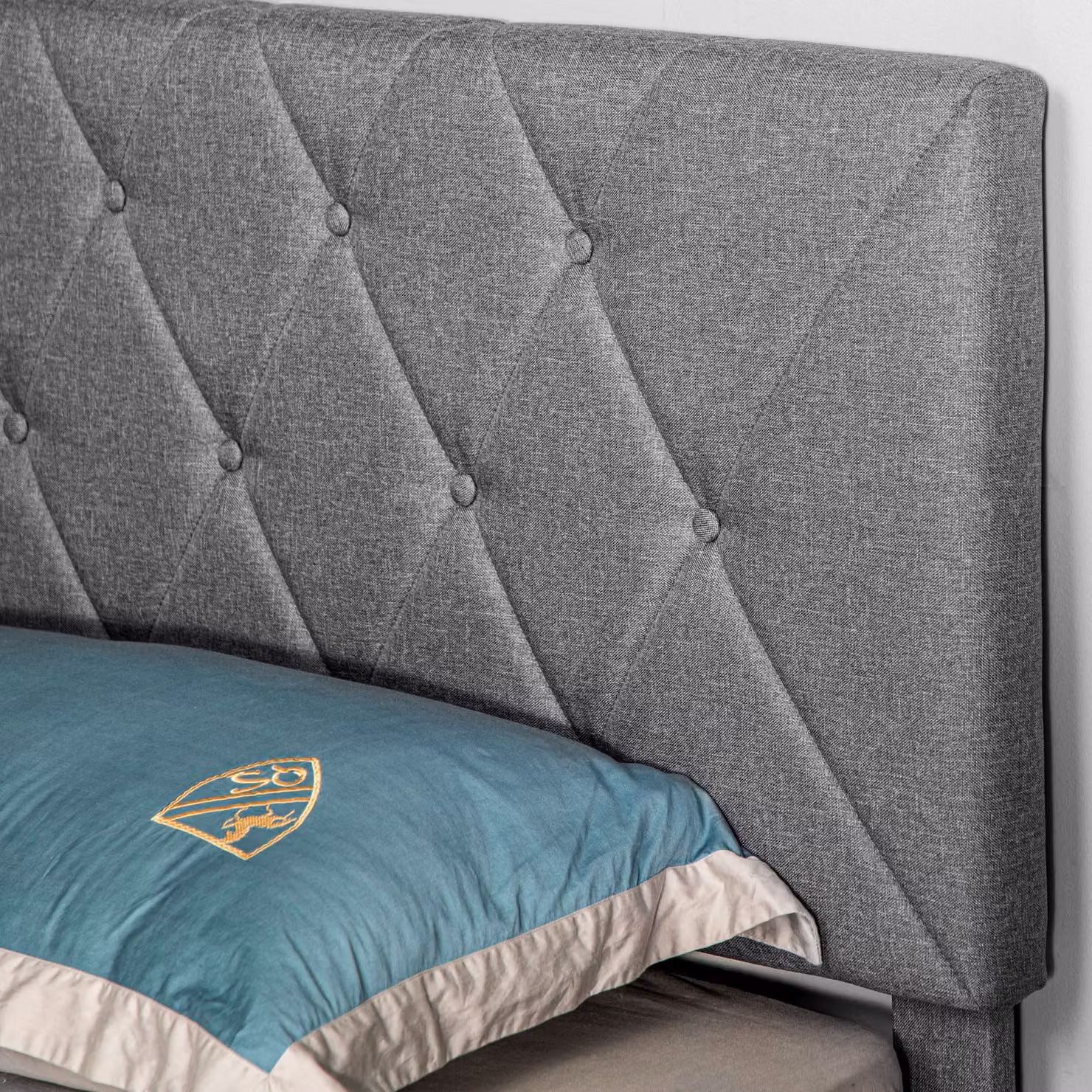 HOMCOM Grey Linen Upholstered Double Bed Frame with 5-Level Adjustable Headboard and Wooden Slats, W/D/H: 180 x 200 cm – 6