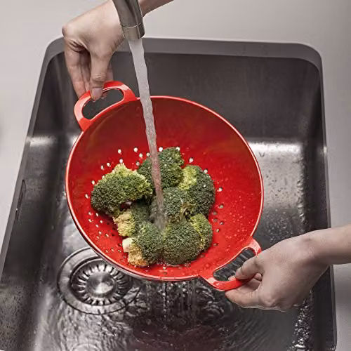 Zeal Melamine Colander with Handles in Red, 24cm – 2