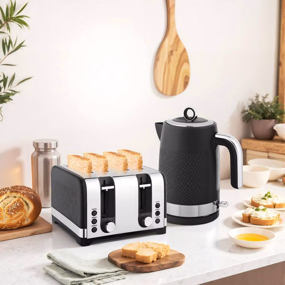 STILVORA Kettle and Four-Slice Toaster Set in Black – 2