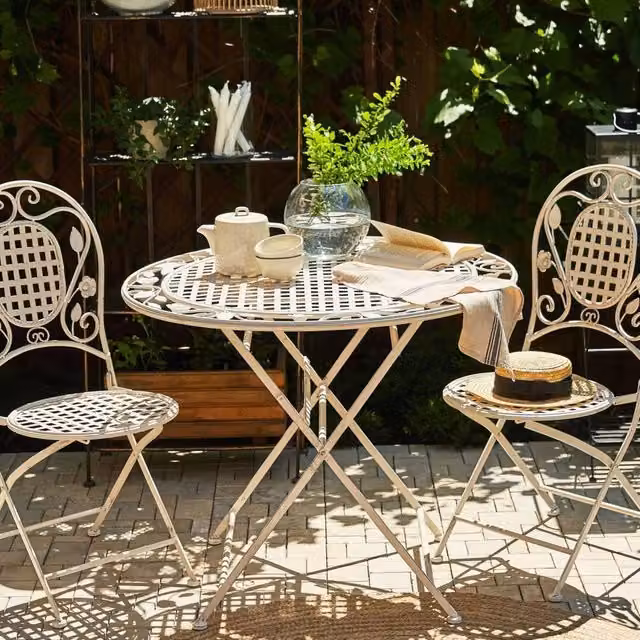 Wyld and Coco Provence Round Foldable Iron Table in White with Distressed Finish, Diameter: 90 cm – 1