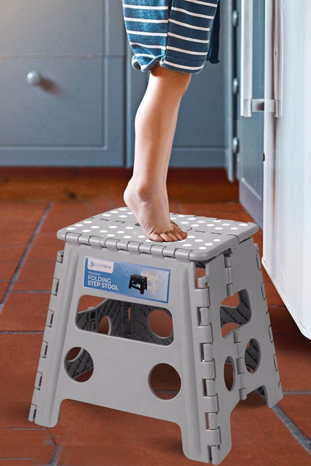 Neel Blue Heavy-Duty Folding Plastic Step Stool with Carry Handle in Light Grey – 5