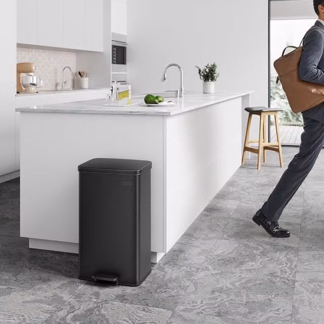 SONGMICS Large Steel Kitchen Step Bin with Soft Close Pedal in Black – 1