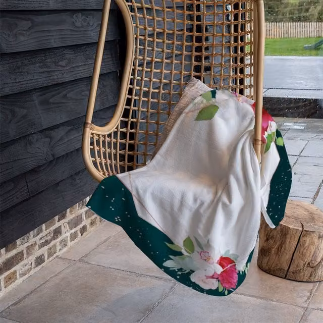 Benjamin Tate Design Bright Flowers Dark Fleece Blanket in Green, Sand and Multicolour, W/D/H: 120 x 150 cm