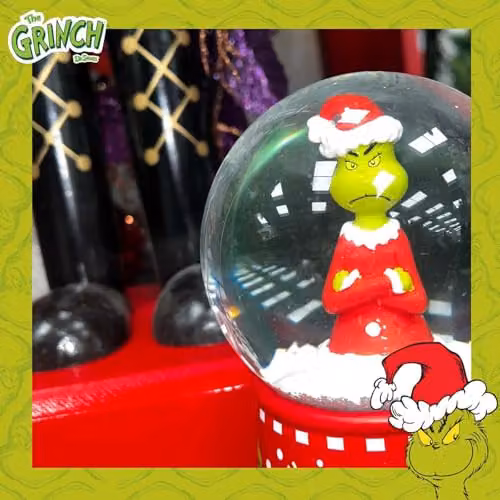 VFM e-Store Grinch Christmas Snow Globe Festive Ornament in Red and Multicolour, H 14 cm x W 10 cm – 4