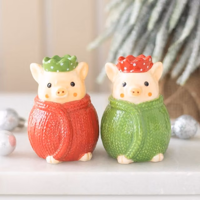 Kingsbury Gifts Set of 2 Ceramic Pigs in Blankets Salt and Pepper Shakers in Red and Green