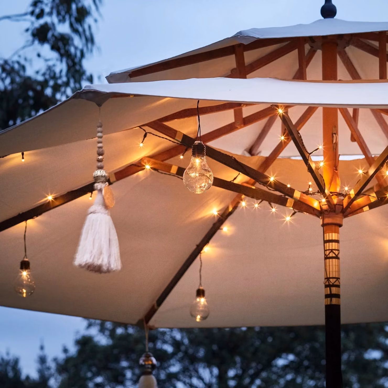 Lights4fun 80 LED Warm White Battery Operated Parasol String Lights with Timer