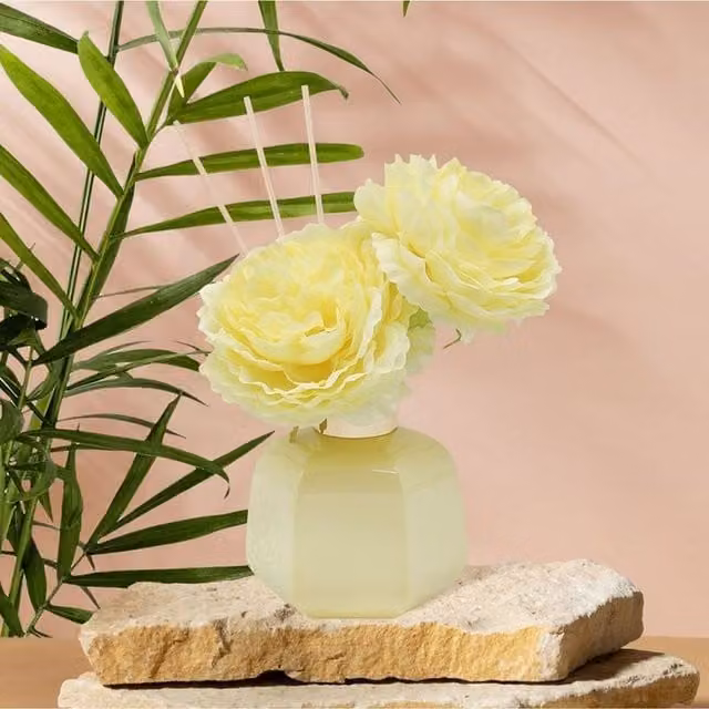 Kingsbury Gifts Vanilla and Anise Reed Diffuser with Artificial Flower, 100ml, Yellow