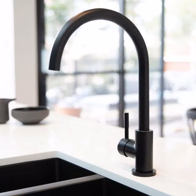 Nes Home Manhattan Single Lever Kitchen Mixer Tap with 360 Swivel Spout and Diffuser, Matte Black – 1