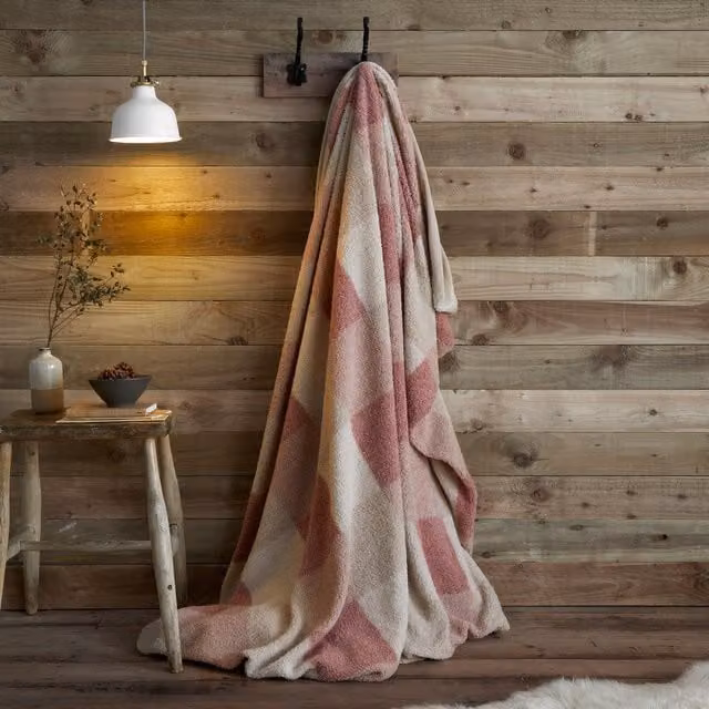 Appletree Hygge Ashford Check Boucle and Sherpa Reverse Throw in Natural, W/D/H: 150 x 200 cm