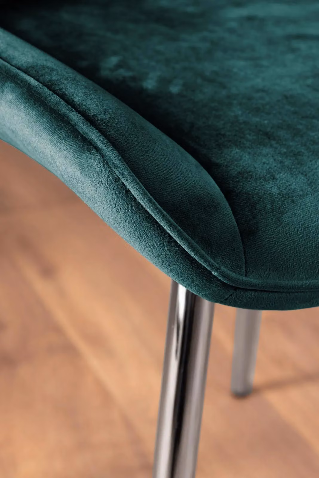 FurnitureboxUK Selina Round Glass Dining Table with Four Pesaro Silver Leg Chairs in Green – 4