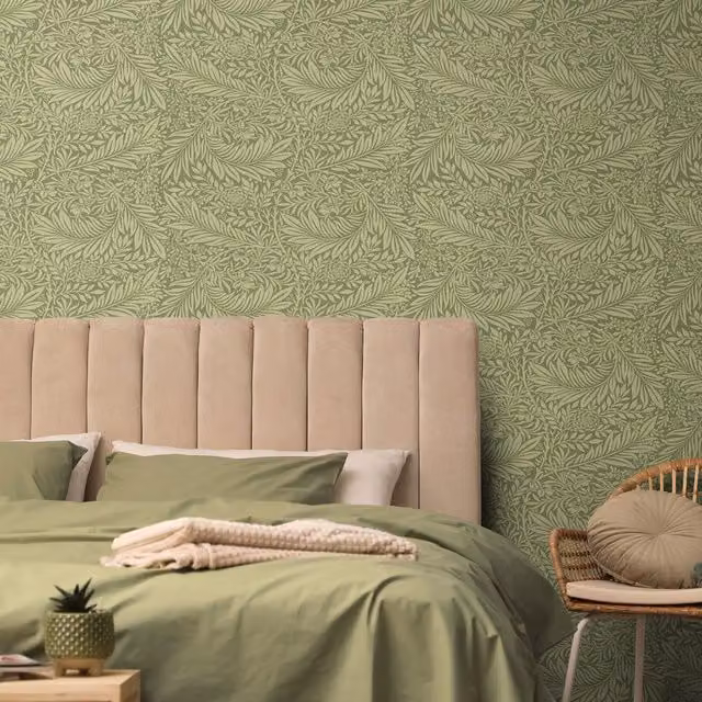 Hoopla Walls Leaf Vine Wallpaper in Green