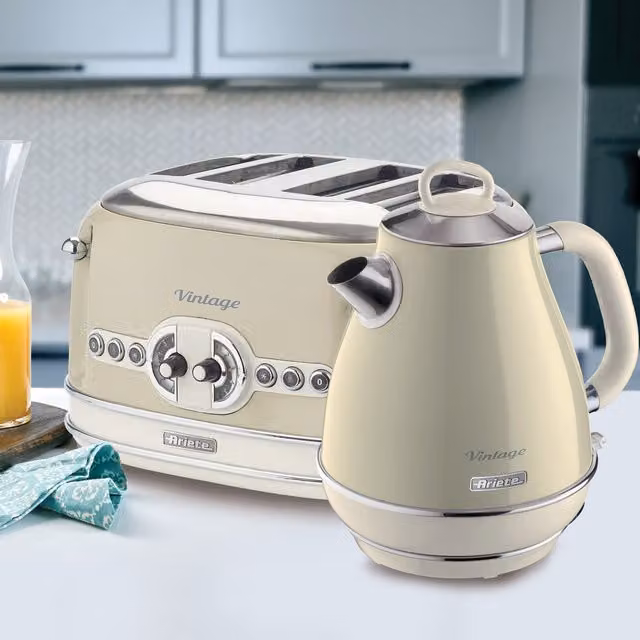 Ariete Vintage Kettle 1.7L and 4 Slice Toaster Set in Yellow and Beige