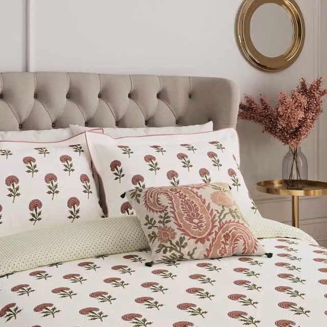 V&A Regal Marigold Double Cotton Percale Duvet Cover and Pillowcase Set in Pink and White Floral Design, W: 140 cm, L: 200 cm