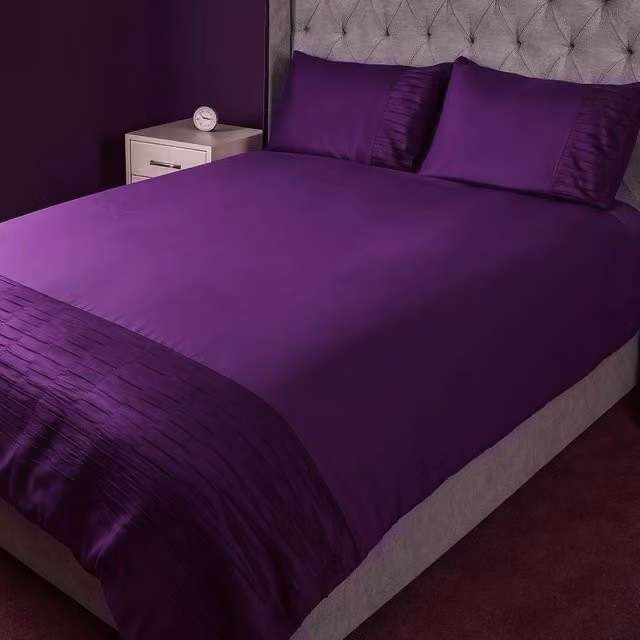 Voltico Plum Luxury Jacquard Duvet Cover and Pillowcase Set