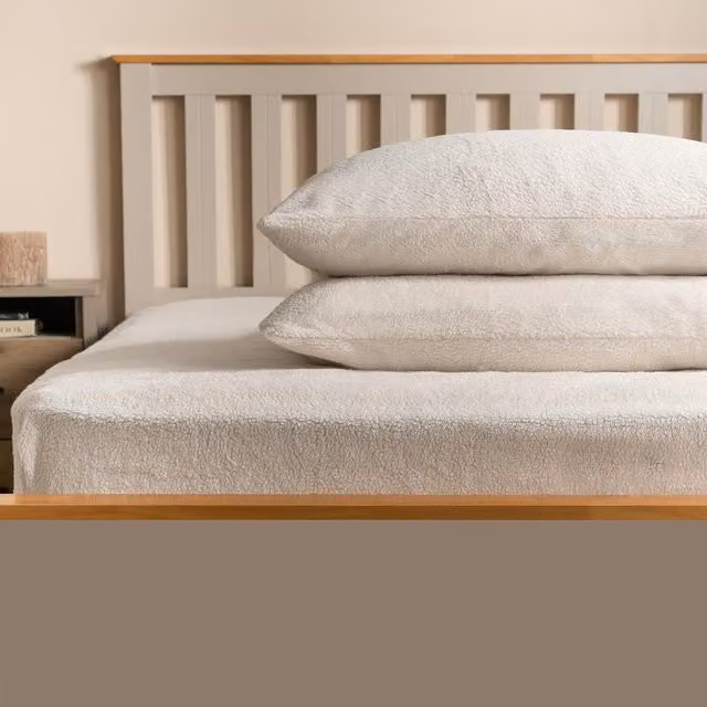 Brentfords Pack of 2 White Teddy Fleece Pillowcases, W: 50 cm, H: 75 cm