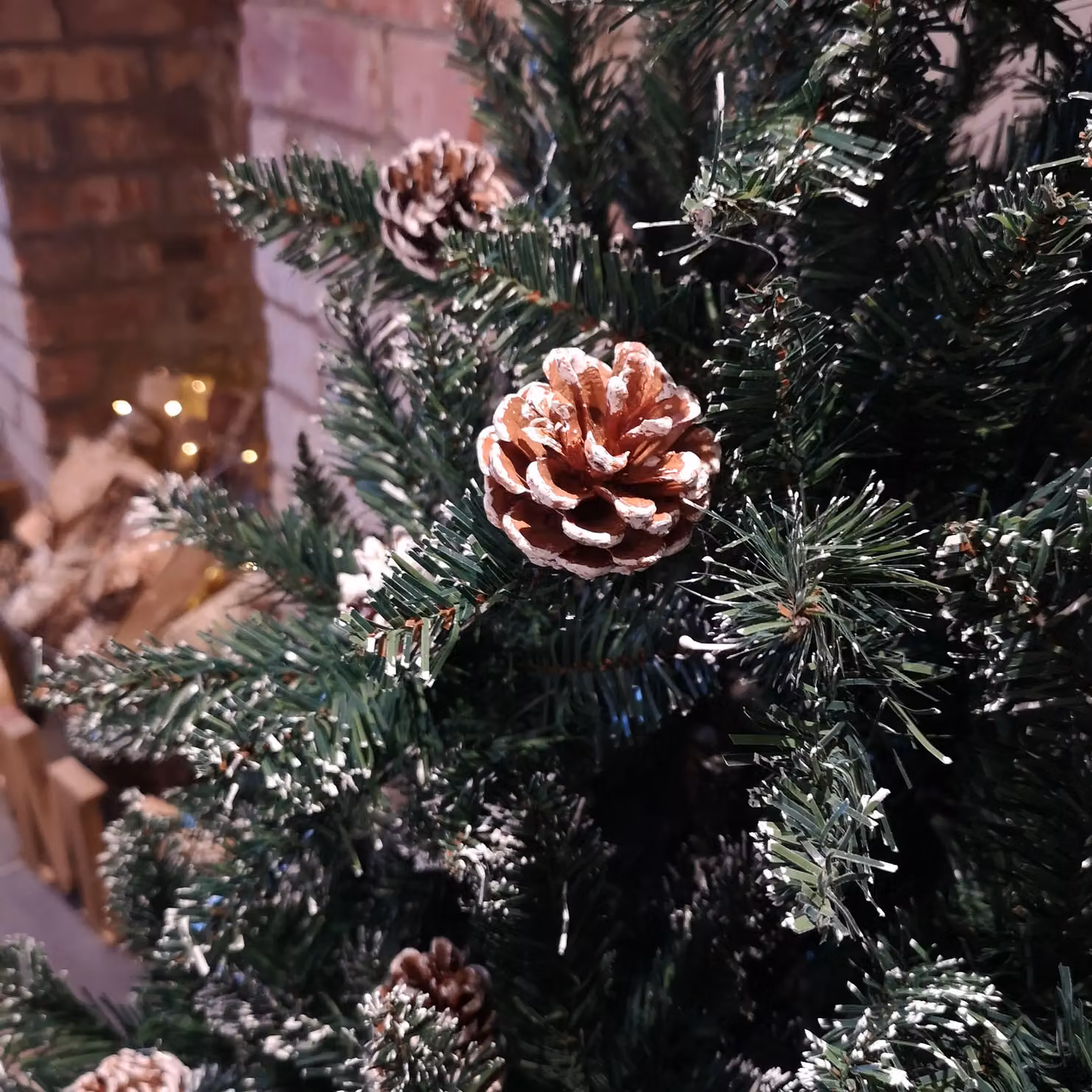Samuel Alexander 6ft (180cm) Rocky Mountain Pine Green Artificial Christmas Tree with Snow Tip and Pine Cones – 2