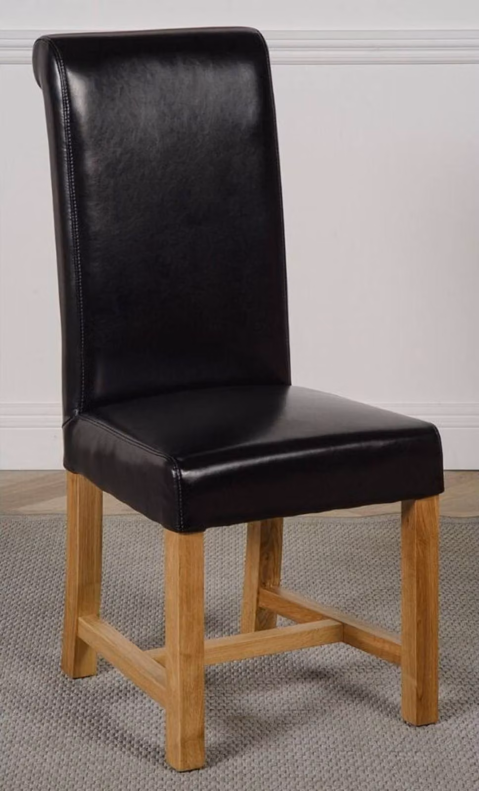 Thats Furniture Oregon Round Oak Dining Table and 4 Washington Black Leather Chairs – 2
