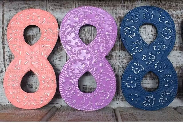 KDMK Vintage Number 8 Decoration in Blue and Multicolour, 15 cm