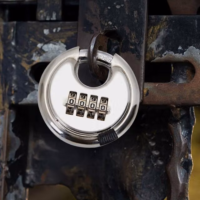 Livingandhome 4 Digit Combination Disc Padlock in Silver