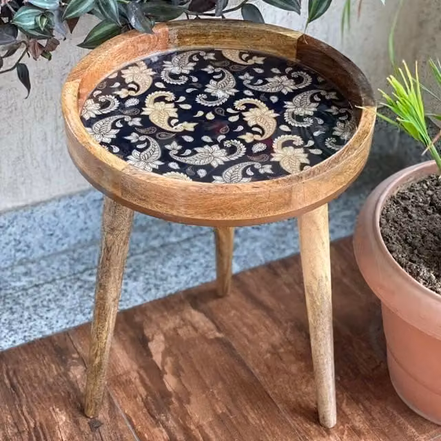 Hartsmede Mango Wood Round Side Table with Paisley Design in Beige, W/D/H: 45.72 x 36 x 47 cm