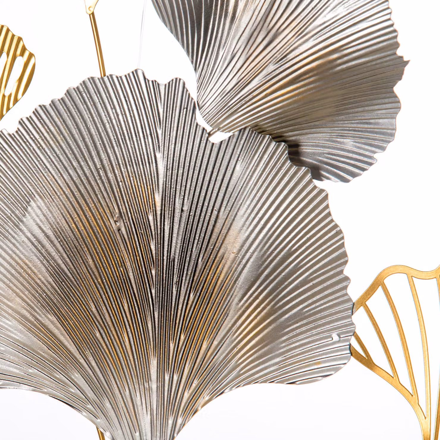 HOMCOM Modern 3D Metal Floral Hanging Wall Art in Gold and Silver – 4