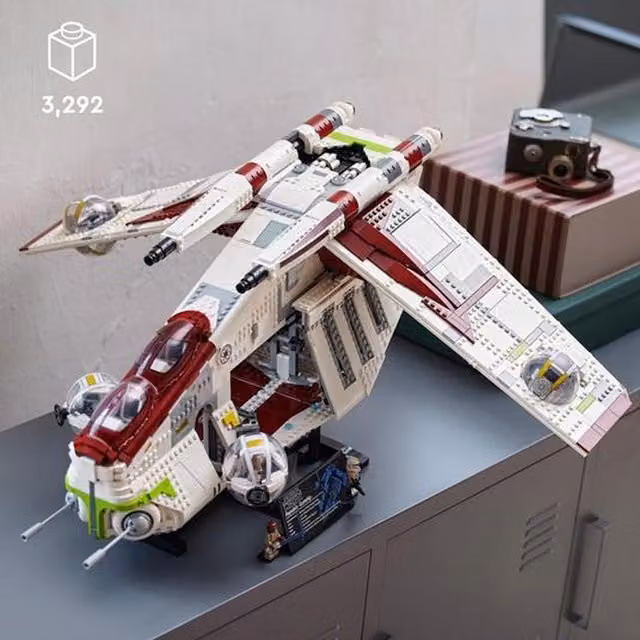 Lego Star Wars Republic Gunship 75309 Building Set in White