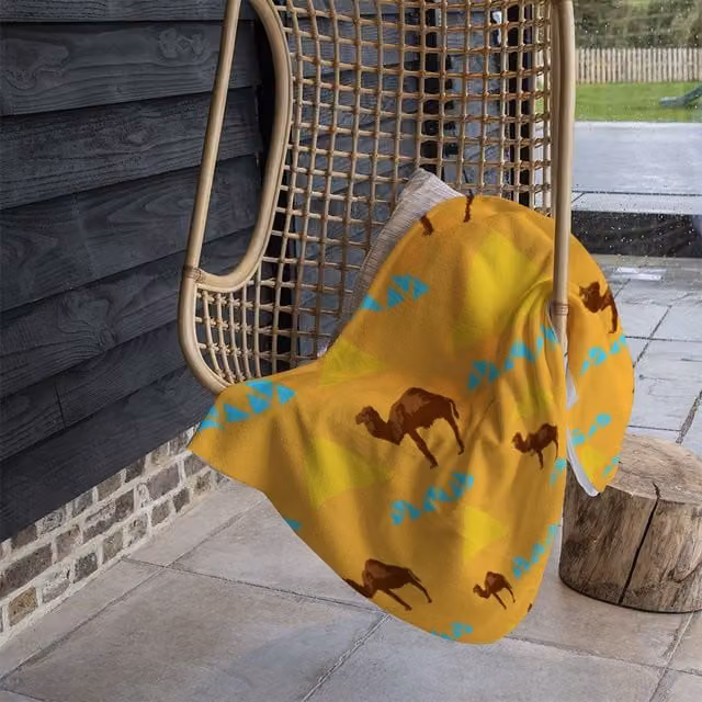 Benjamin Tate Design Pattern With Camels Fleece Blanket in Orange and Beige, W/D/H: 120 x 150 cm – 1