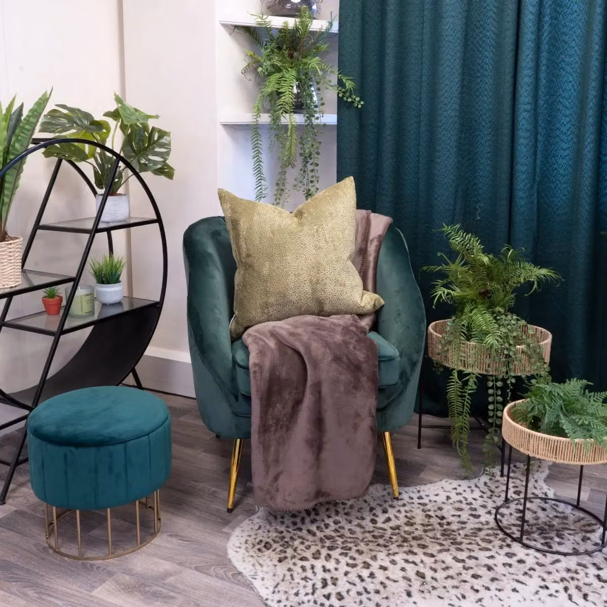 Madison & Mayfair Green Velvet Square Cushion, W/D/H: 56 x 56 x 56 cm – 2