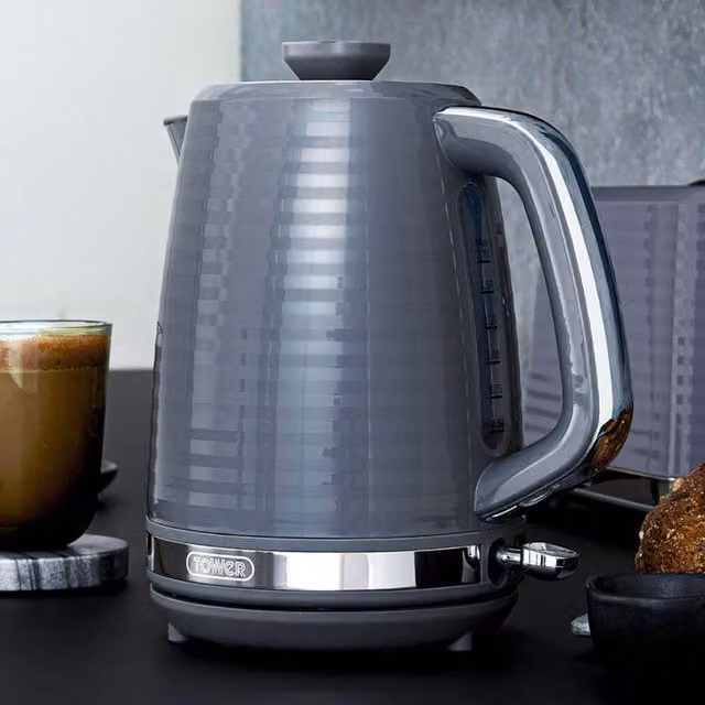 Tower Saturn 1.7 l Kettle in Black and Grey with Chrome Accents