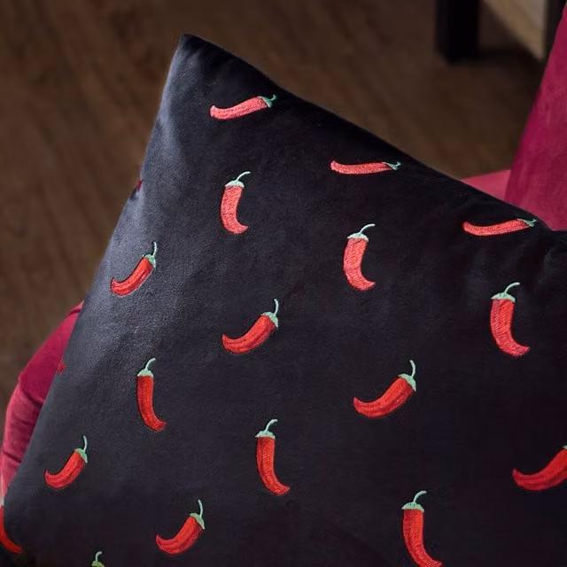 Riva Home Graphic Velvet Cushion in Black and Red, W: 60 cm, H: 40 cm, D: 40 cm – 1