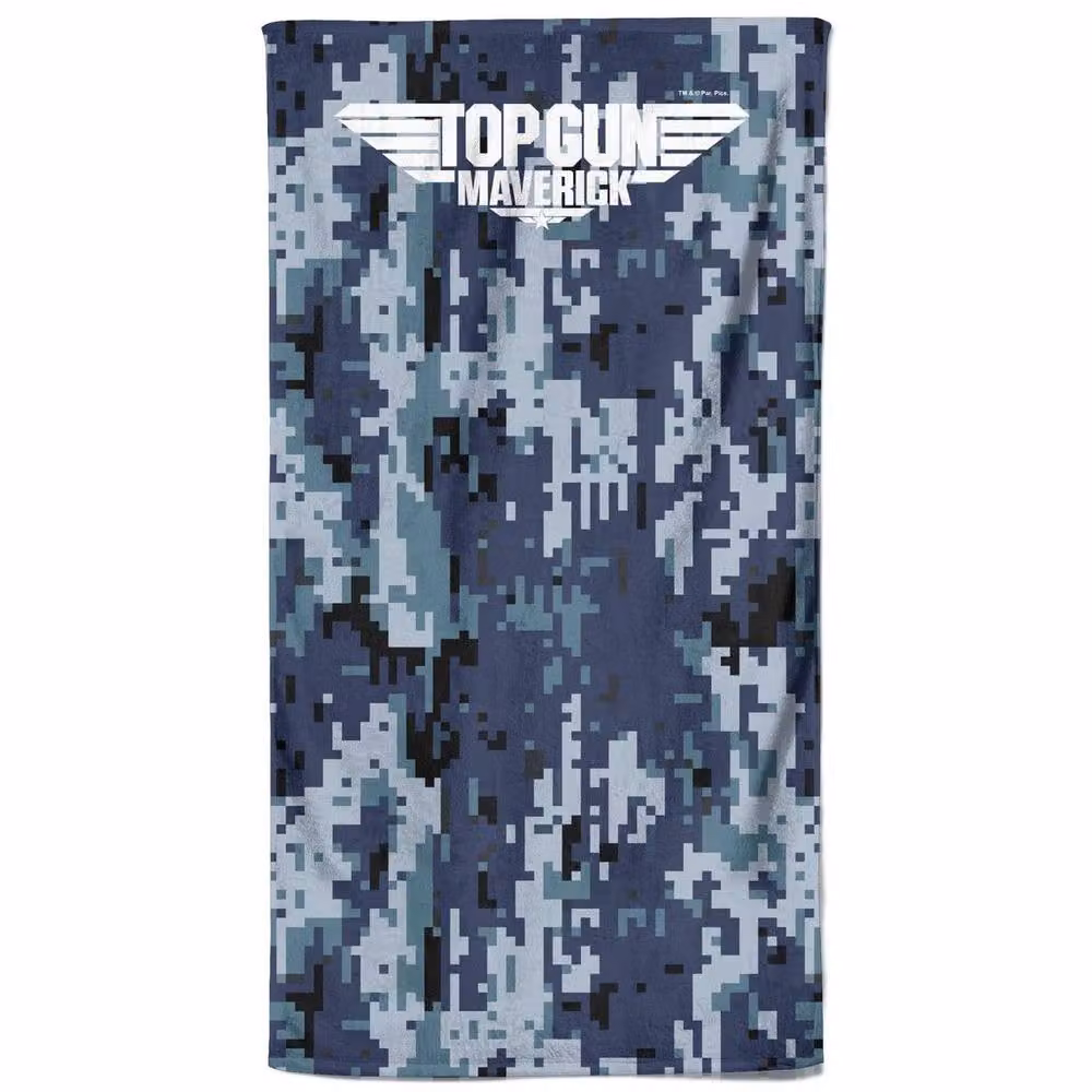 Zavvi Top Gun Maverick Pixel Camo Beach Towel, Blue Multicolour, W: 140 cm, H: 70 cm – 2