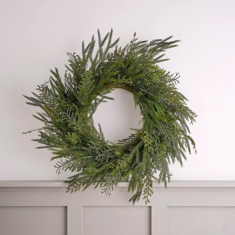 Lights4fun 60cm Deluxe Green Artificial Christmas Foliage Wreath