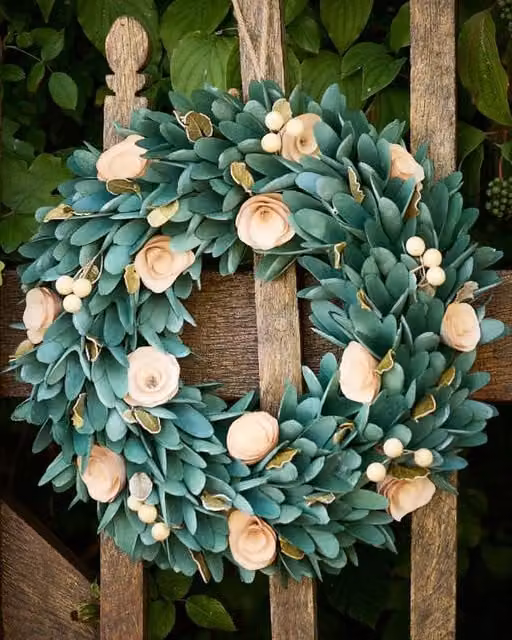 Dibor Crocus & Berry Christmas Wreath Door Decoration, Green, Diameter: 35 cm