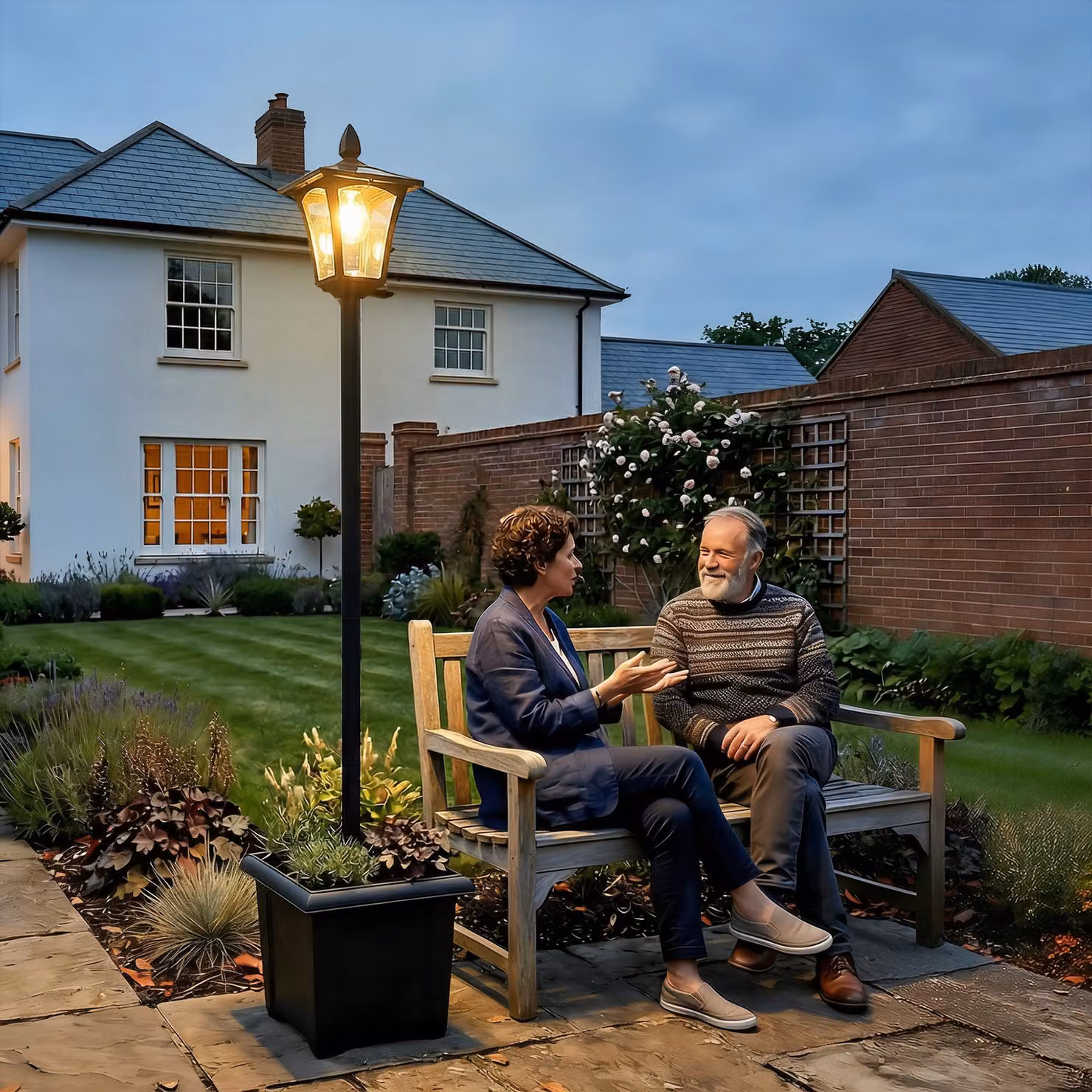 Outsunny Black Aluminium Solar LED Garden Lamp Post with Planter and Dusk Sensor – 8