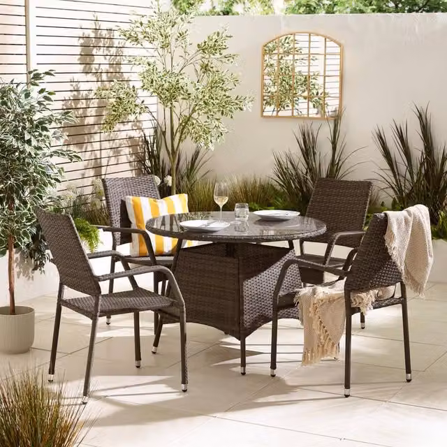 FurnitureboxUK Antigua Brown Rattan 4 Seat Round Garden Dining Set with Metal and Glass Details