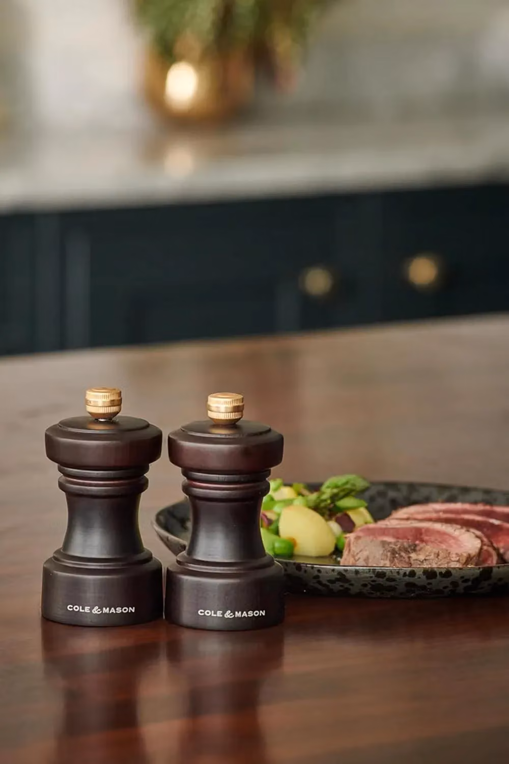 Cole & Mason Hoxton Salt and Pepper Mill Gift Set in Brown Beech Wood – 3