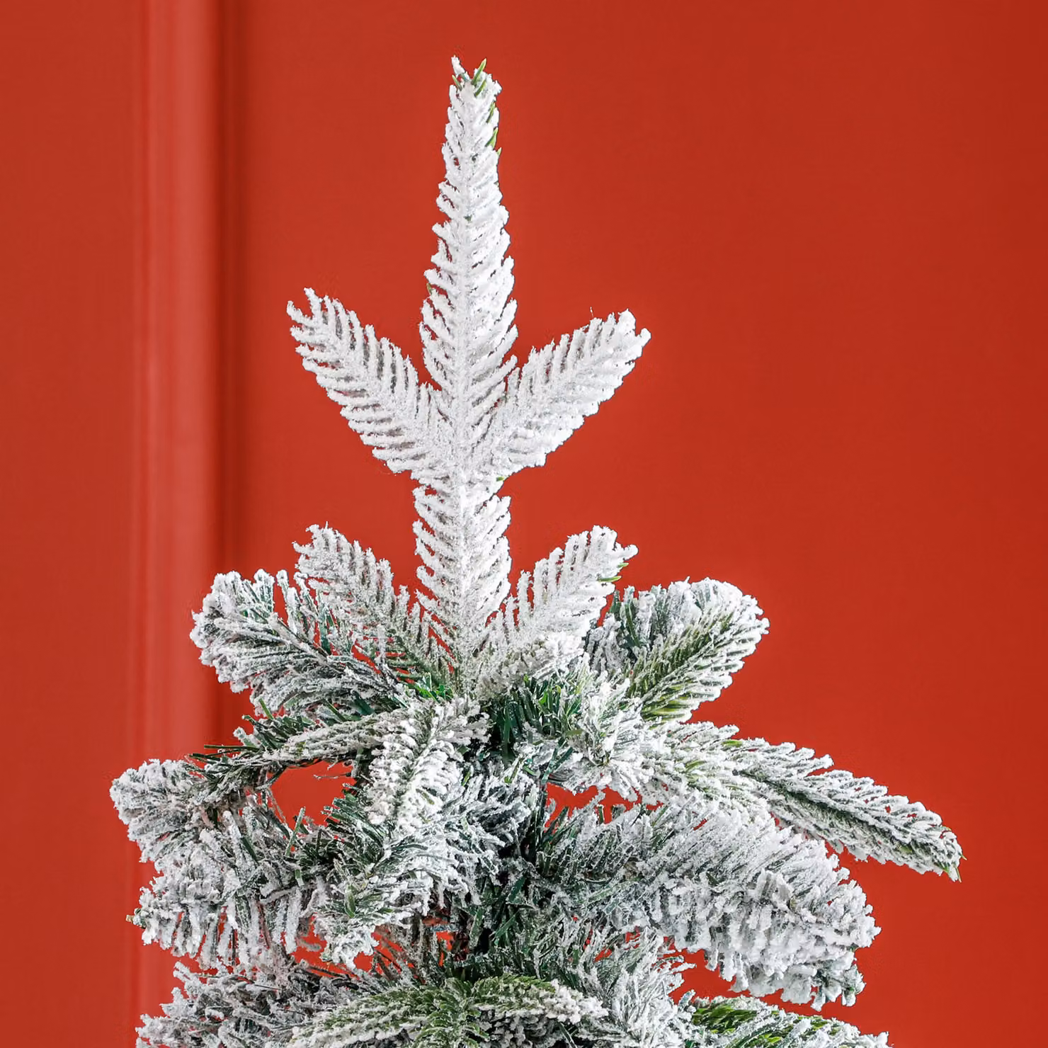 HOMCOM 6 Ft Snow Flocked Christmas Tree with Downswept Branches and 600 Tips in Green and White – 4