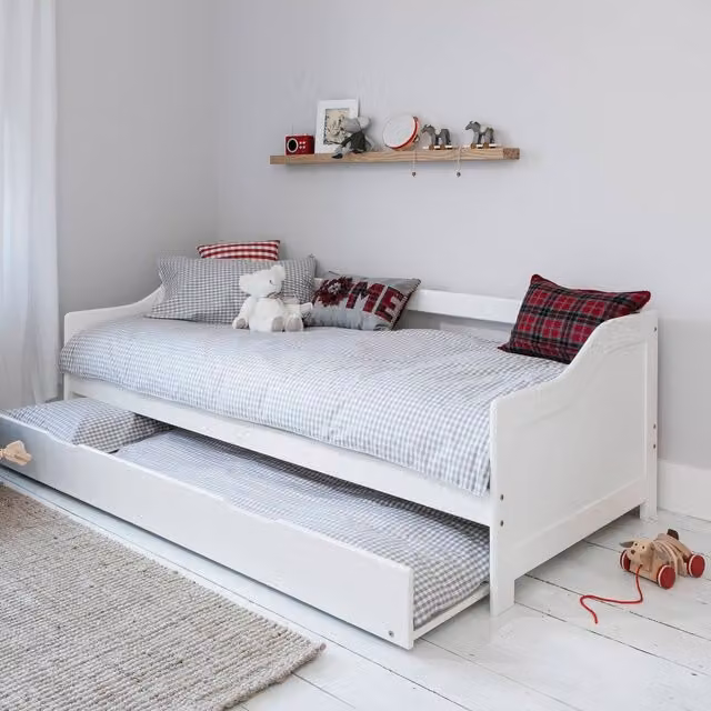 Noa and Nani Hove Day Bed with Pull Out Trundle in White Solid Pine Wood